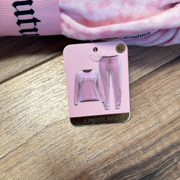 Juicy Couture Other - Juicy couture 2 piece lounge set brand new with tags